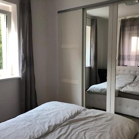 וולדן אם וורתרסי Velden View Ferienwohnung Mit Grosser Sonnenterrasse Und See- Und Karawankenblick מראה חיצוני תמונה