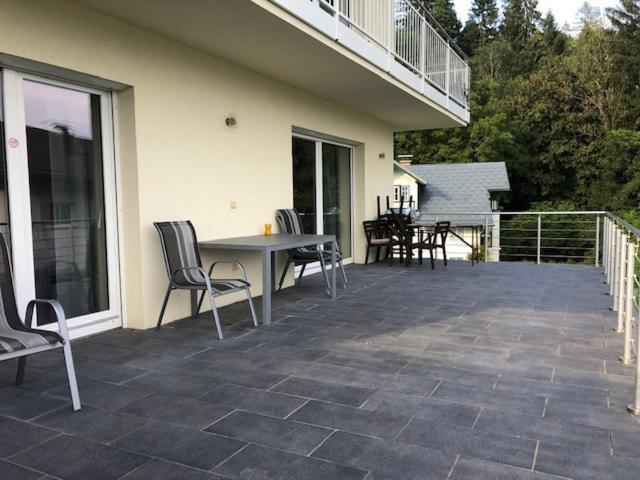 וולדן אם וורתרסי Velden View Ferienwohnung Mit Grosser Sonnenterrasse Und See- Und Karawankenblick מראה חיצוני תמונה