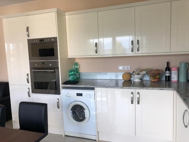 וולדן אם וורתרסי Velden View Ferienwohnung Mit Grosser Sonnenterrasse Und See- Und Karawankenblick מראה חיצוני תמונה